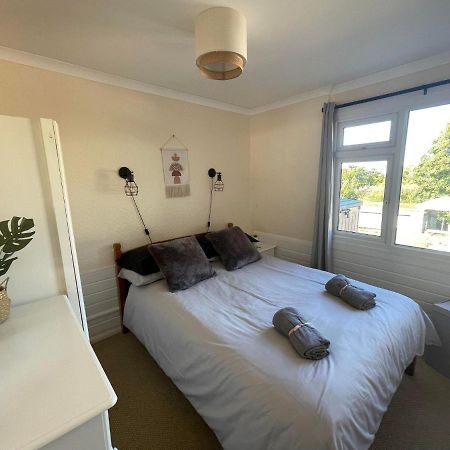 2 Bedroom Holiday Chalet Near Bude Kilkhampton Екстериор снимка